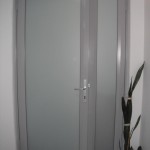 Алюминиевая дверь в офис