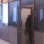 Алюминиевая дверь в офис